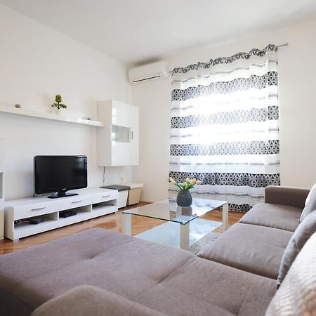 Zara City Center Apartment Екстериор снимка