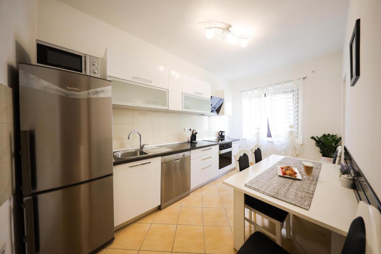 Zara City Center Apartment Екстериор снимка
