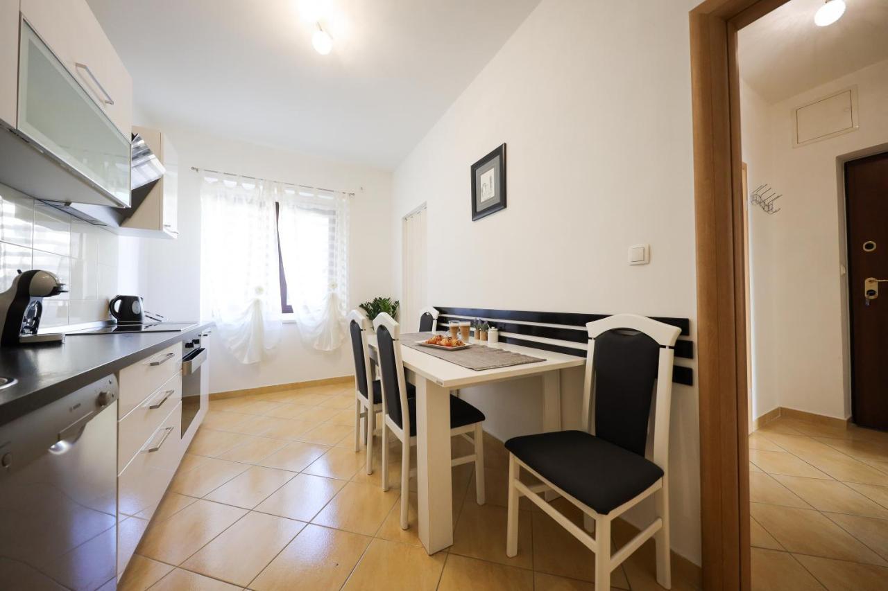 Zara City Center Apartment Екстериор снимка
